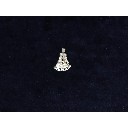 427 - A 14ct gold Zodiac pendant 