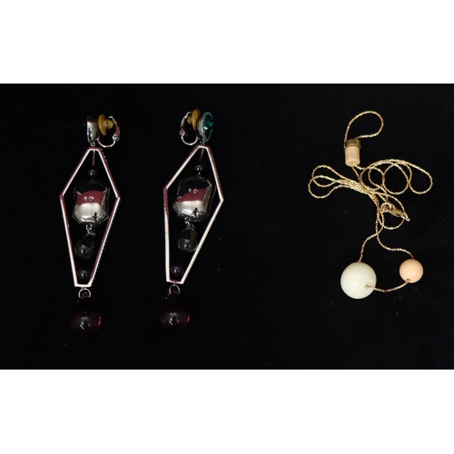 435 - 4 modern pairs of earrings and a drop pendant necklace (9)