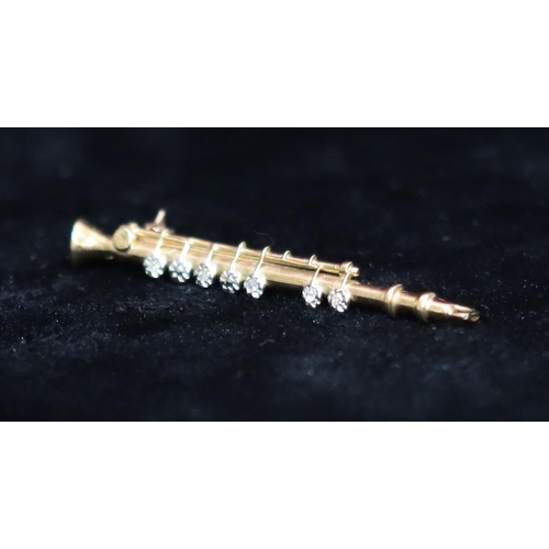 479 - A 9ct gold bar brooch in the form of a musical instrument inset with 7 small diamond chips, 4.5cm lo... 