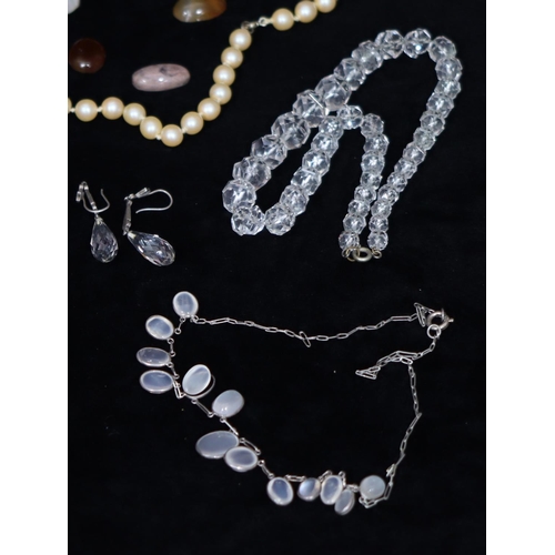 484 - A quantity of various jewellery and other earrings, a quantity of various jewellery etc.