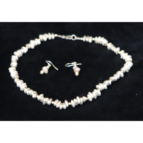 489 - A 925 silver bead necklace with a pair of matching drop earrings, 43.6 grams (3)