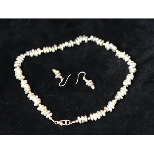 489 - A 925 silver bead necklace with a pair of matching drop earrings, 43.6 grams (3)