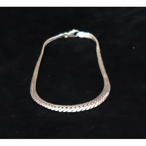 490 - A silver flat graduated choker necklace, 40.3 grams