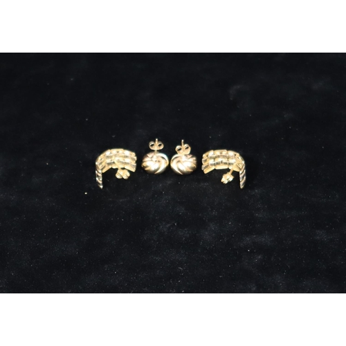 504 - A pair of 2-coloured gold half hoop earrings, a pair of 9ct gold knot earrings, 9.2 grams (4)