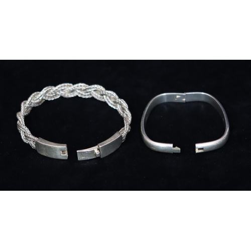 519 - A 925 silver rectangular shaped hinged bangle, a 925 silver entwined bracelet, 85.6 grams (2)