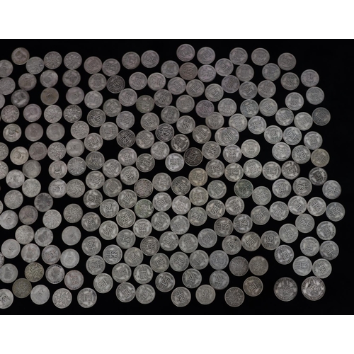 523 - A large quantity of various pre-1947 Sixpences, 683 grams