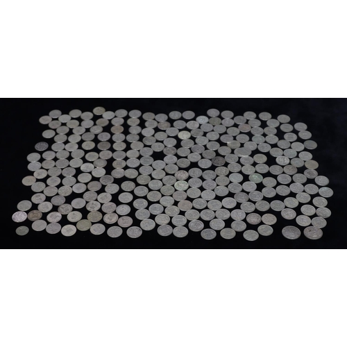 523 - A large quantity of various pre-1947 Sixpences, 683 grams