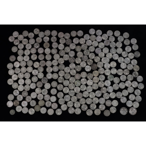 523 - A large quantity of various pre-1947 Sixpences, 683 grams