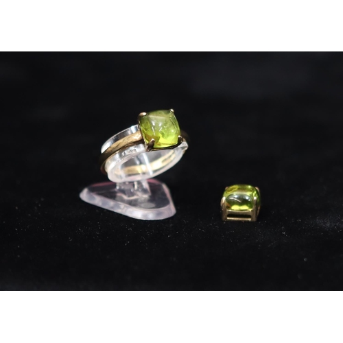 547 - A 9ct gold ladies' ring set with green coloured stone, Size O, with similar 9ct gold and green stone... 