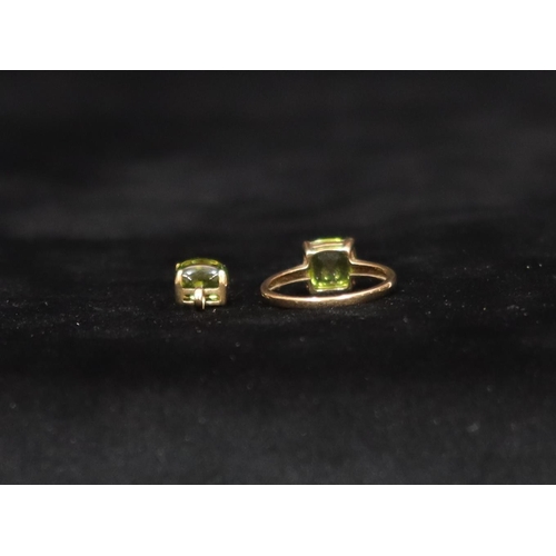 547 - A 9ct gold ladies' ring set with green coloured stone, Size O, with similar 9ct gold and green stone... 