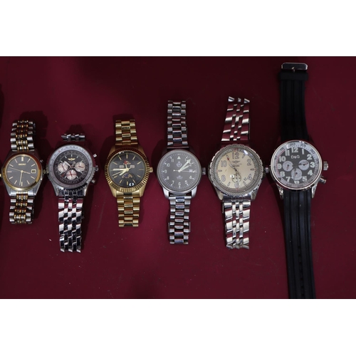 574 - Sewills Battle of Britain watch with black dial and steel bracelet (working) and 6 various gentlemen... 