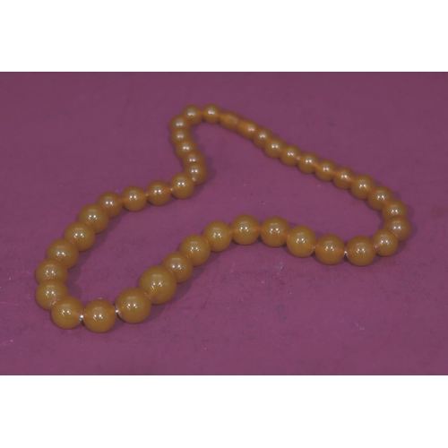 588 - A small amber style graduated bead necklace