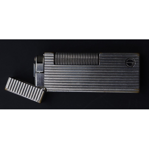 642 - A Dunhill reeded lighter (boxed)