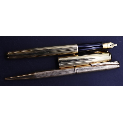 645 - A Parker Sonnet fountain pen and a Yard O Led propelling pencil (2)