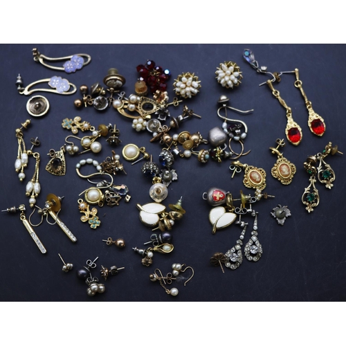 690 - A quantity of various earrings