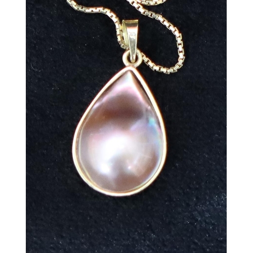 727 - An 18ct gold and pearl pendant with 9ct gold square linked chain, chain 1.9 grams, pendant 4.8 grams