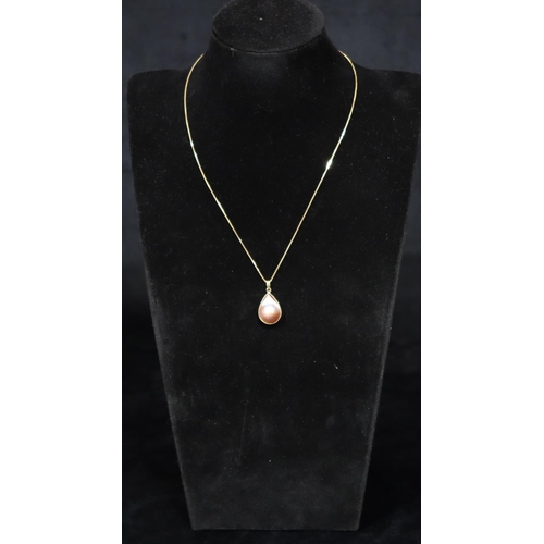 727 - An 18ct gold and pearl pendant with 9ct gold square linked chain, chain 1.9 grams, pendant 4.8 grams