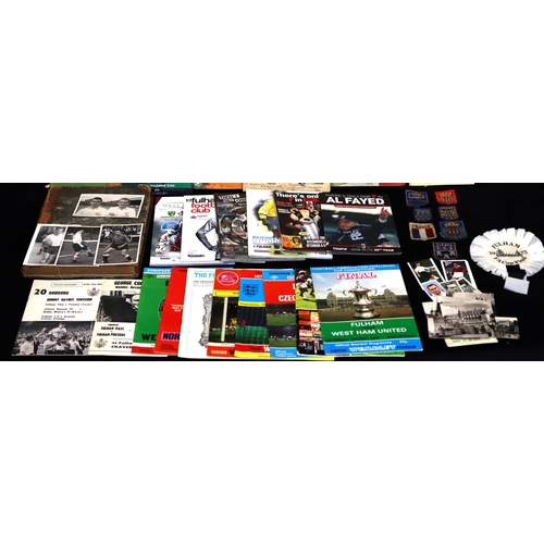 762 - 2 football scrap albums, another scrap album, a small quantity of various Fulham, West Ham etc footb... 