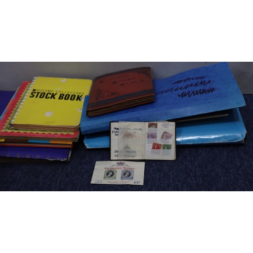 809 - 4 various stamp albums, a quantity of various loose stamps etc., Wills 