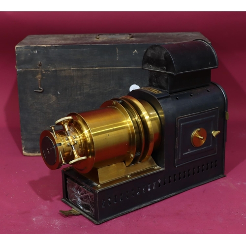 833 - Walter Tyler Helioscopic Magic Lantern, circa 1890, patent number 259, 42cm long (boxed), chimney od... 