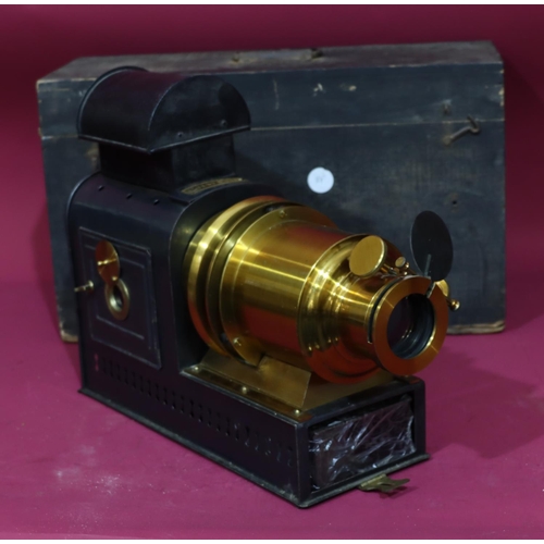 833 - Walter Tyler Helioscopic Magic Lantern, circa 1890, patent number 259, 42cm long (boxed), chimney od... 