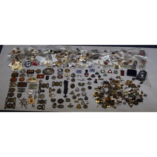 852 - A large quantity of various military and other badges including belts etc.