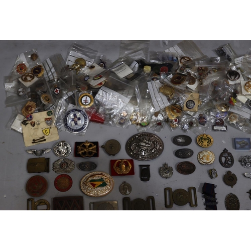 852 - A large quantity of various military and other badges including belts etc.