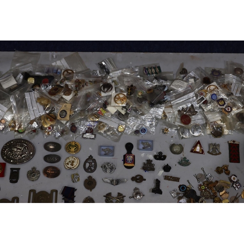 852 - A large quantity of various military and other badges including belts etc.