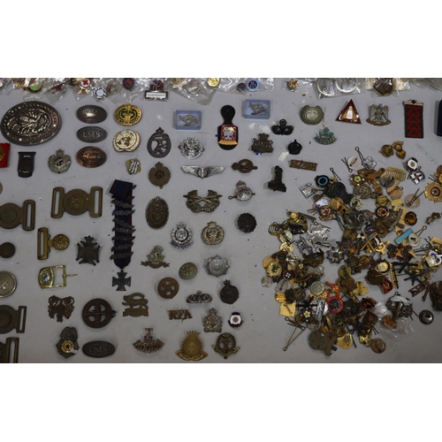 852 - A large quantity of various military and other badges including belts etc.