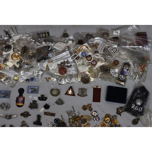 852 - A large quantity of various military and other badges including belts etc.