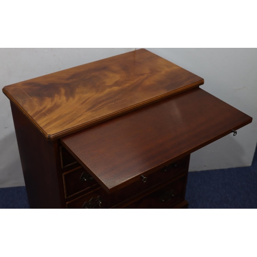 945 - A reproduction mahogany small straight front chest of drawers, brush slide above 4 long graduated dr... 