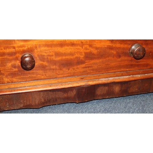 1002 - A 19th Century mahogany straight front chest of drawers with 2 short and 3 long graduated drawers, w... 