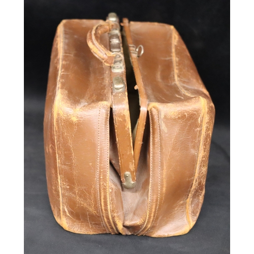 1022 - A brown leather Gladstone bag, 43cm wide, 20.5cm deep, 29cm high overall.