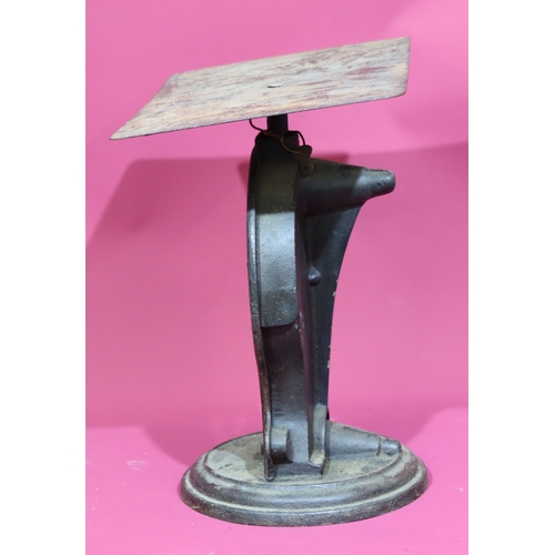 1033 - Set of Salter Trade spring balance scales No. 50T