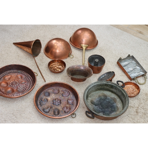 1063 - A quantity of various copper and moulded copper pans. (11)