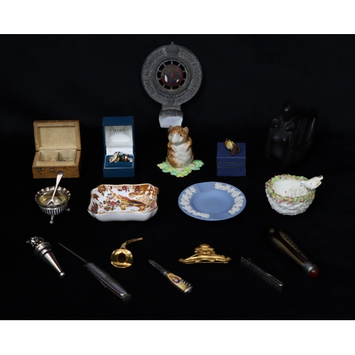 1082 - An RAC car badge, an  Oriental snuff bottle and a quantity of various ornaments, pen knives etc.