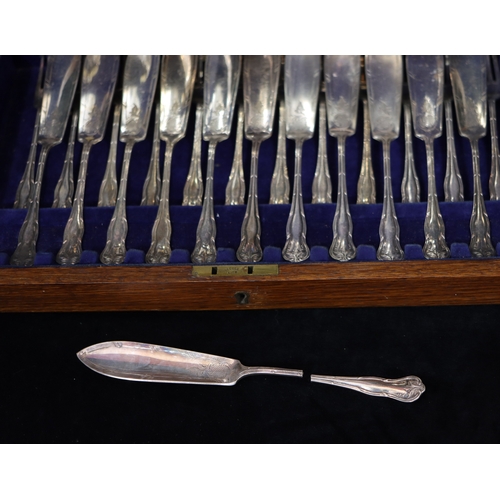 1093 - A quantity of various silver plated items including a boxed 12-setting fish service