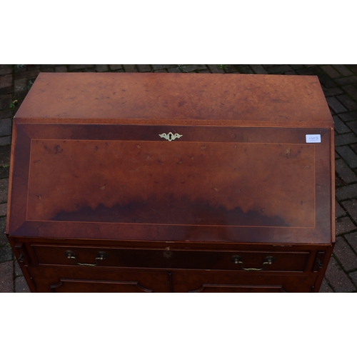 1103 - A good quality reproduction walnut bureau with bonded and inlaid stringing decoration, fall front en... 