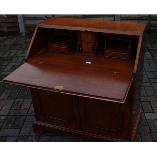 1103 - A good quality reproduction walnut bureau with bonded and inlaid stringing decoration, fall front en... 