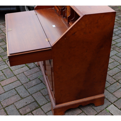 1103 - A good quality reproduction walnut bureau with bonded and inlaid stringing decoration, fall front en... 