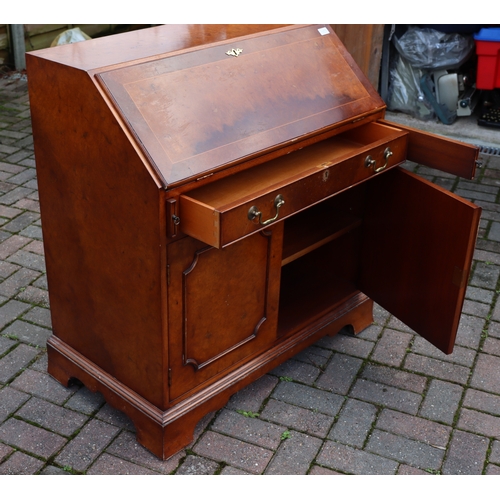 1103 - A good quality reproduction walnut bureau with bonded and inlaid stringing decoration, fall front en... 