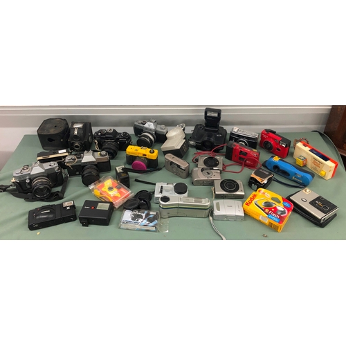 1124 - A quantity of cameras, Bart Simpson Outdoor Underwater Single-use camera (unopened), Petri FT EE, Pe... 