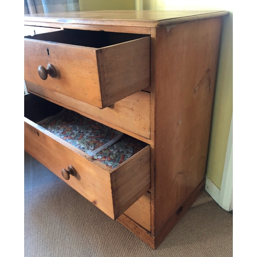 1150 - A pine chest of drawers, 2 small and 3 large drawers, brass lock fittings (no key), wood knob handle... 