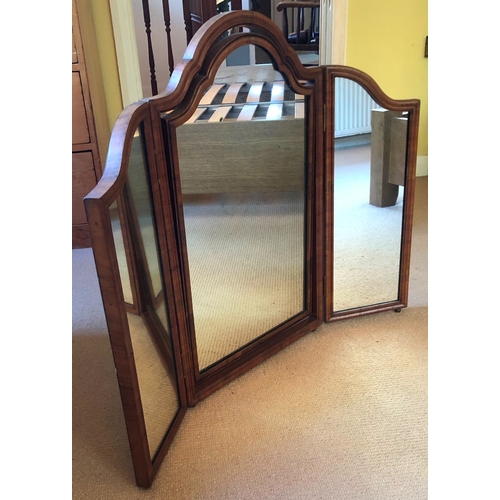 1158 - A 3-sectioned dressing table mirror with central swivel mirror, 94cm wide fully extended, 74.3cm hig... 