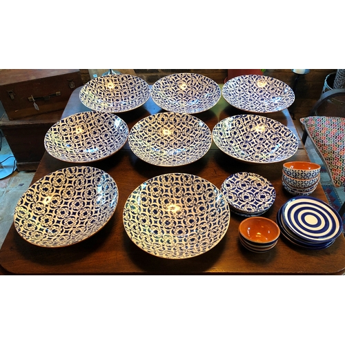 1183 - 8 blue and white large pasta style bowls, 4 matching side plates and 2 small bowls, 4 blue and white... 