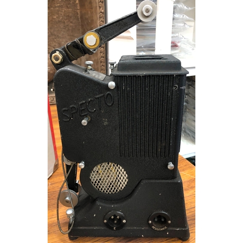 1231 - A 9.5mm Specto projector Type BB No 3991 in hard case.