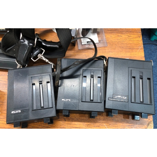 1233 - A mixed quantity of camera flashes etc, including 3 Metz electronic flashes. in hard carrying case.