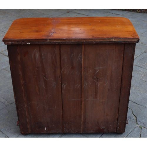 1291 - A small  Victorian mahogany chest of drawers, 2 small drawers and 2 long graduated drawers below, on... 