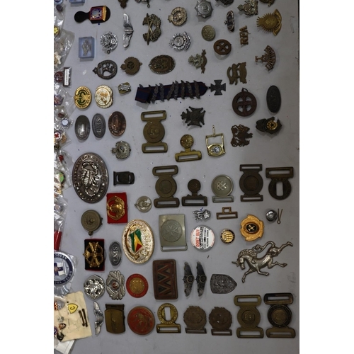 852 - A large quantity of various military and other badges including belts etc.