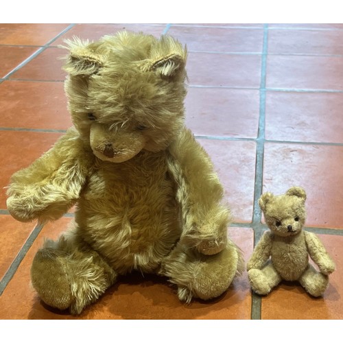 909 - 2 jointed teddy bears with glass eyes 38cm high & 15cm high (2)